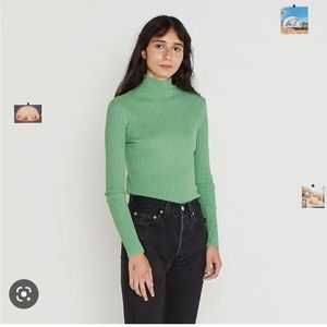 Entireworld. Mockneck long sleeved ribbed turtleneck in light green